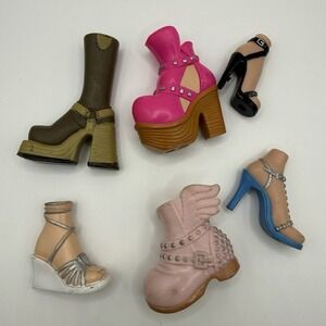 LOT of 6 Vintage Bratz Single Shoe Replacement Boots Yasmin Selfie Snaps Meygan